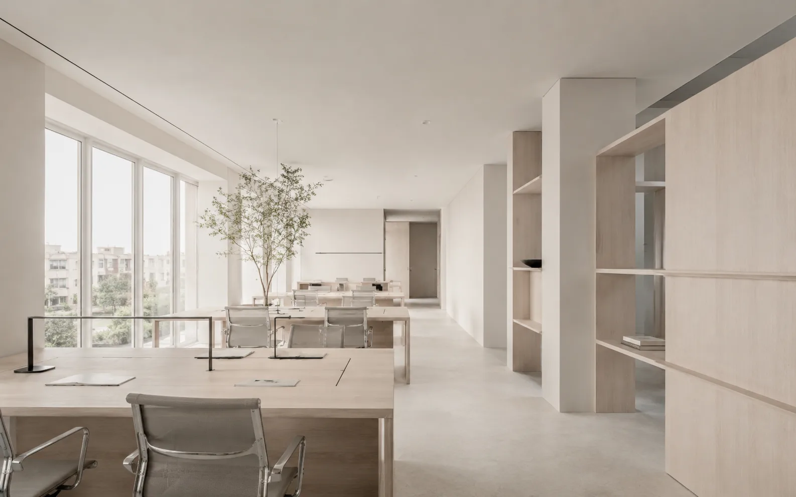 Spazio ufficio con luce naturale
